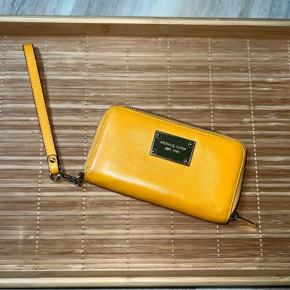 MICHAEL KORS Yellow Wristlet Wallet - Picture 4 of 11